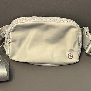 Lululemon Everywhere Belt Bag 1L